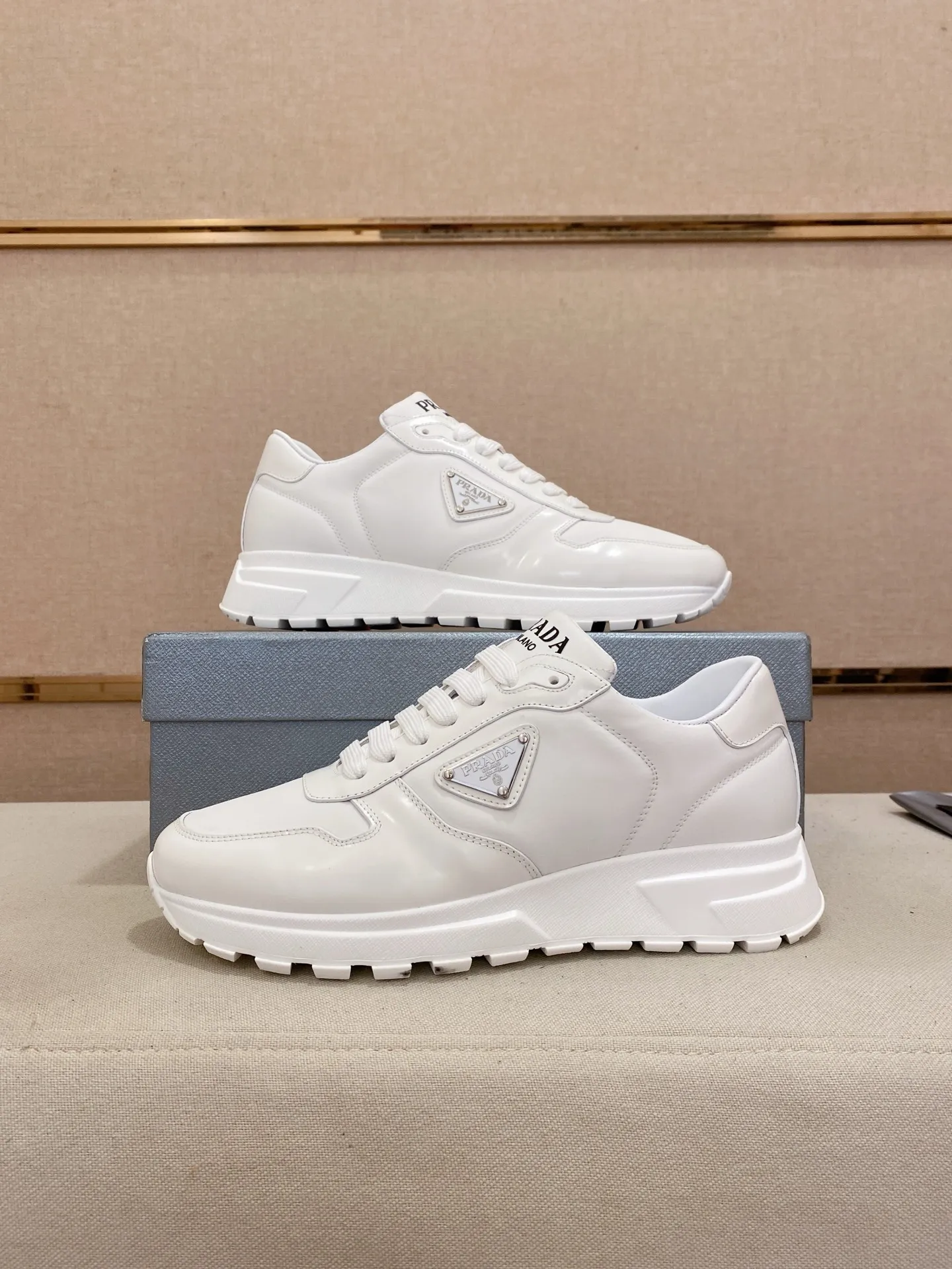 Factory price 540💰 ✔️✔️✔️High version High-quality new PRADA counters are on the market at the same time. The new men's shoes and 😘fabrics are selected from imported first-layer cowhide and are made by pure handcrafts. Lining: Full cowhide lining. 👍🏿 High-end ☄️ air-cushion molded anti-slip rubber outsole, exquisite lines, simple and elegant, comfortable and high-end for leisure travel. Code number: 38 to 44